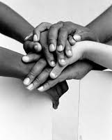 mans negres superposades