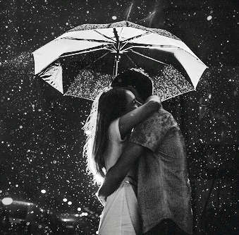 parella 000 abraçada en la nit