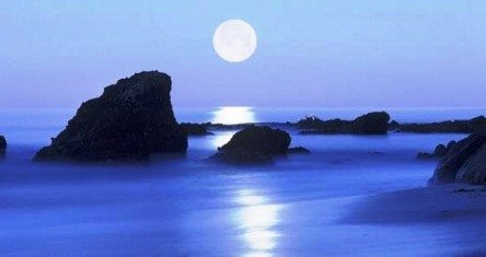 lluna-en-mar-molt-blau-000