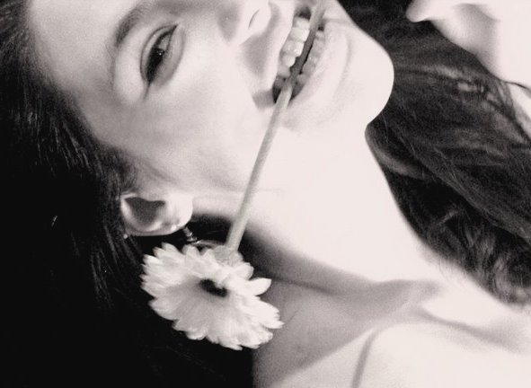 dona noia feliç meravellasa retallada