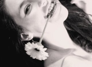 dona noia feliç meravellasa retallada