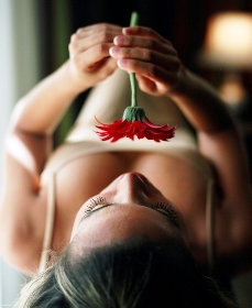 dona noia flor.petita