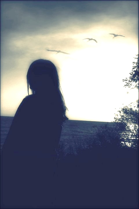 dona noia trista ocells