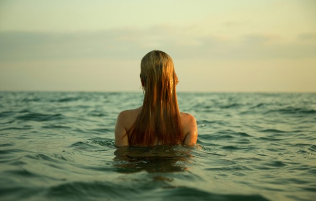 dona mar esquena noia