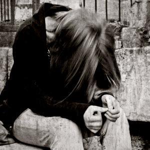 dona noia trista molt trista