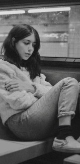 dona noia tren nit 2342350000000000000000000000000