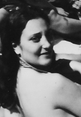 carme a la platja. blanc i negre 000