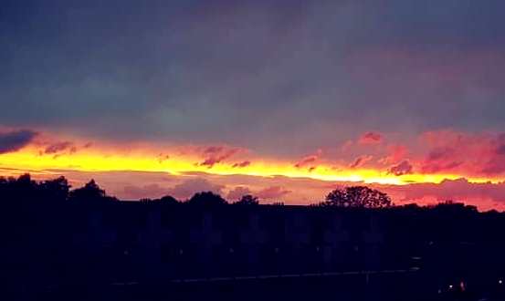 línia de foc al cel al vespre posta sol000