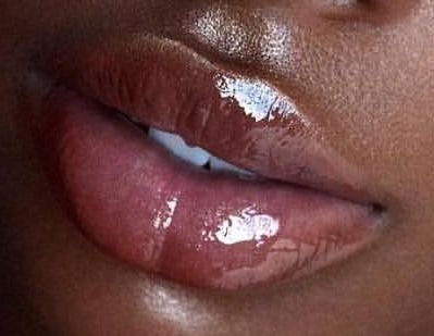 noia negra llavis retallats