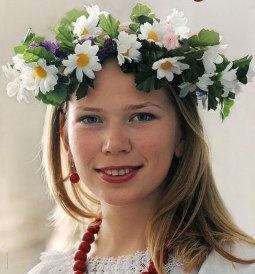 noia-000-dona-amb-flors-als-cabells-890